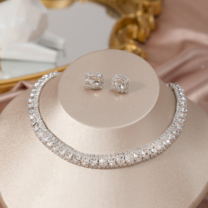 Esmeralda Royale™ — Gargantilla & Pendientes que Deslumbran
